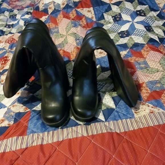 Boots - Picture 3 of 3